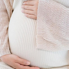 正如我们👩‍💻在之前的财报电🇦🇽话会议中提到的🚝，业绩受到2🕴♾️